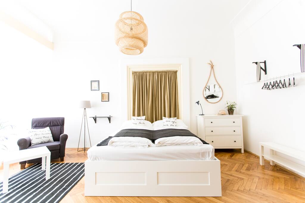 Main bedroom Queen size bed