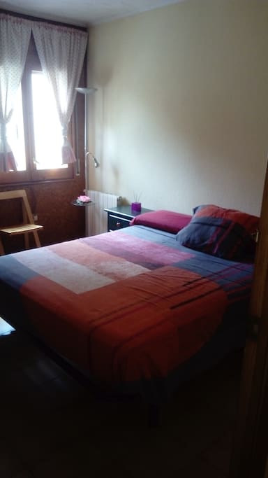 Habitación 1 doble con cama de matrimonio para dos personas