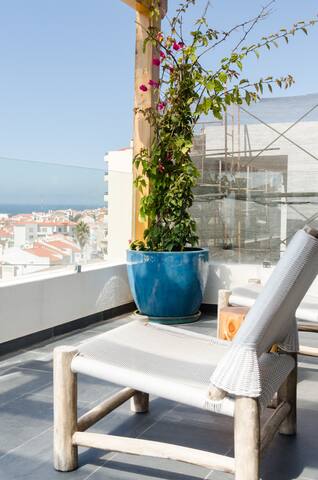 Spacious, Updated Home with Breathtaking Ericeira Sea Views gallery image 5