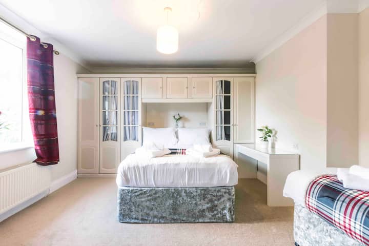 Спалня на приземния етаж с лесен достъп - отличителни черти 3.  