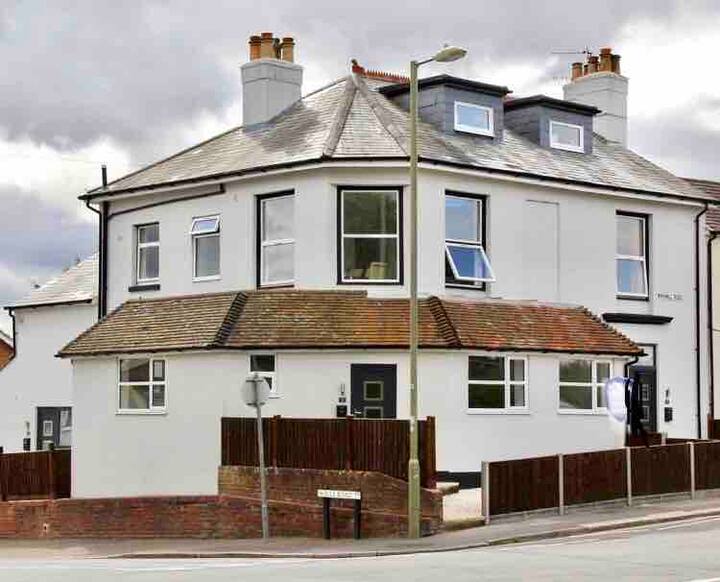 Top 5 Airbnb Vacation Rentals In Aldershot, UK Updated 2024 Trip101