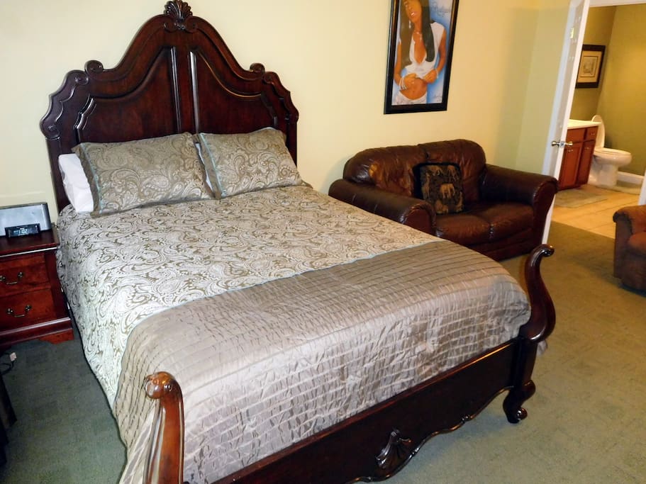 Private Gated Lake Front Retreat Bedroom