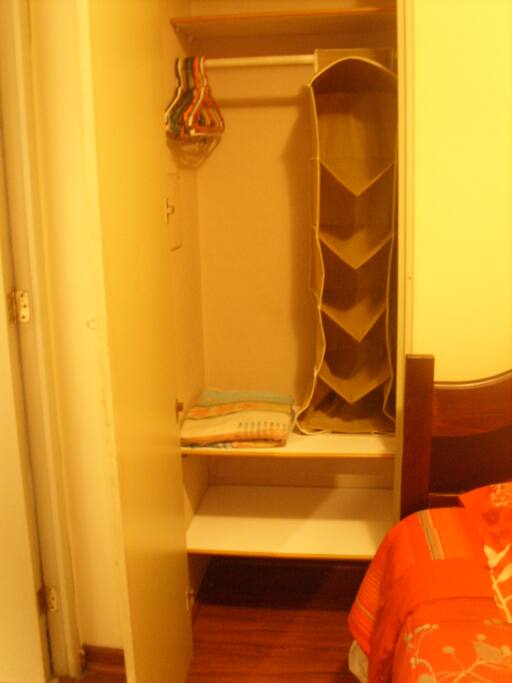Clóset dentro de la habitación