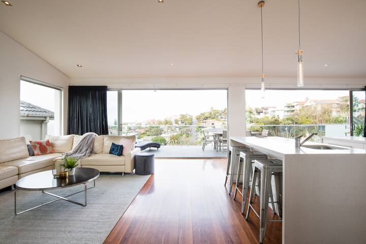 Tamarama Panorama gallery image 4