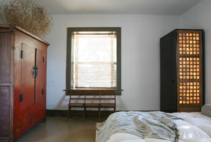 CASA GRANDE - Спална соба (3) со сопствен мебел и брачен кревет (широк 180-220 см).