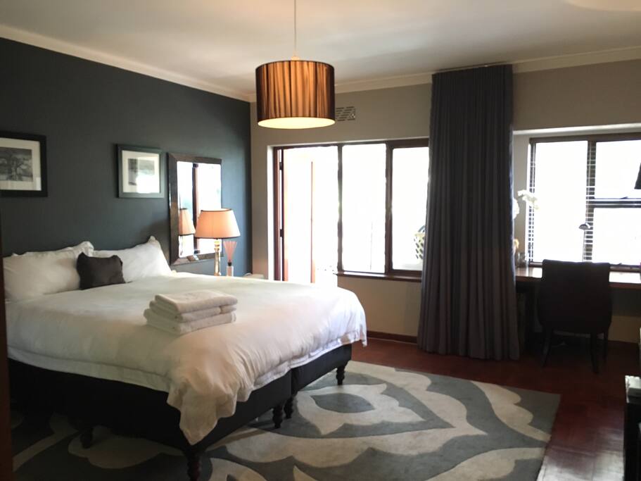 Lovely Airy Apartment with luxury feel. Basement parking bay as well as rooftop dedicated bay available.