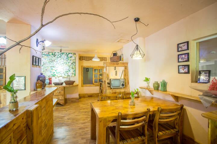 Monthly rent 2500 can cook +600 packs to eat / two bedrooms and one hall / near forest park near Yalong Bay seaside / Rose Valley / shuttle bus / breakfast / garden small building