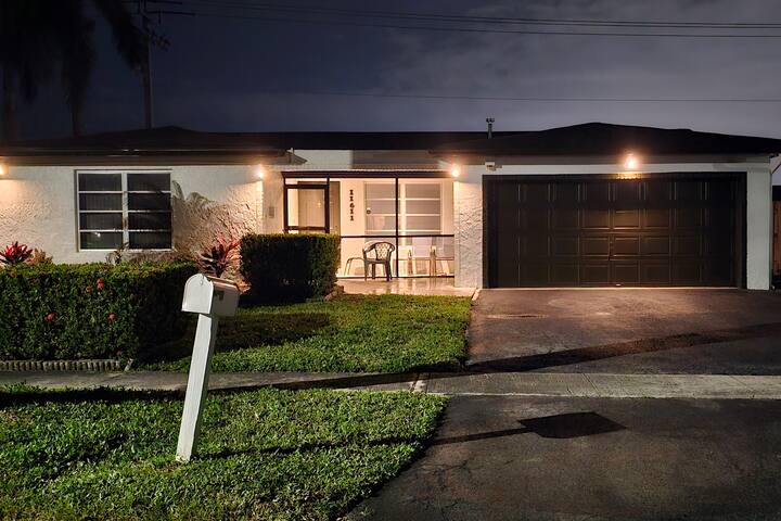 Updated Spacious 3 bedroom bungalow with pool! gallery image 2