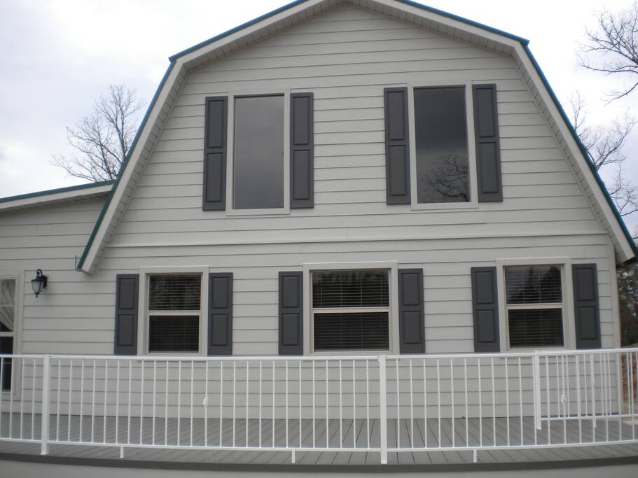 Front view of Retreat