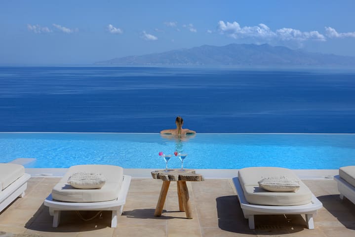 Lia Villas Mykonos PRIVATE & HEATED INFINITY POOL