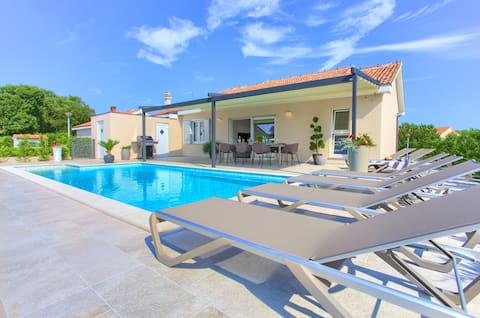 Holiday Home Elegant with heated pool