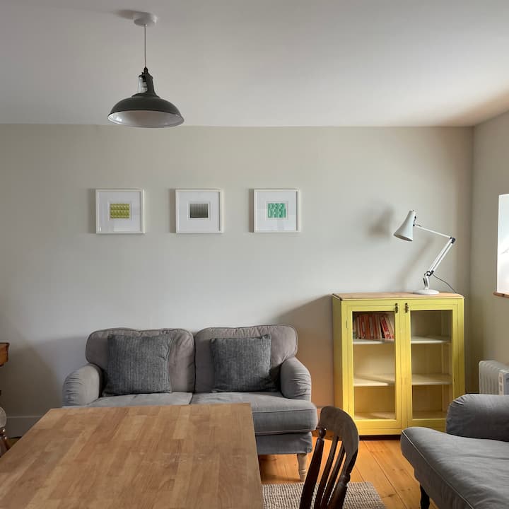 The Pottery Studio, Stylish Art-filled Light Space - Faversham