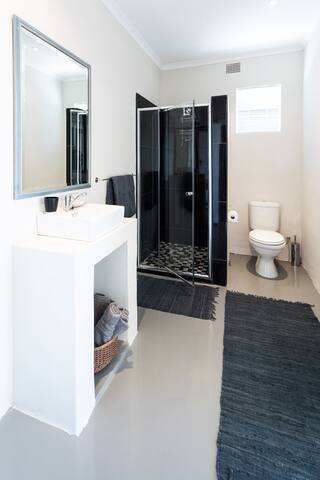 Top floor of home with sea views gallery image 3