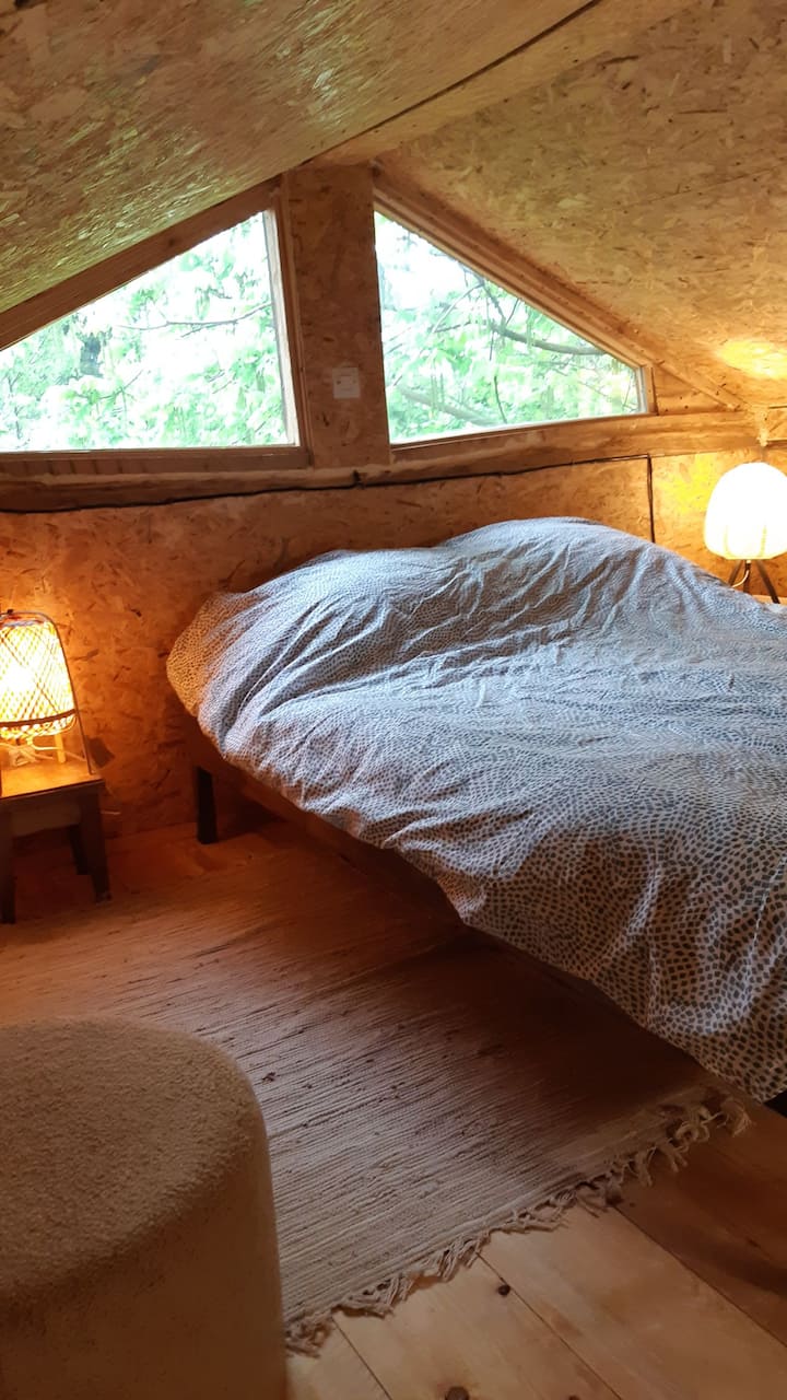 Chambre mezzanine avec lit double