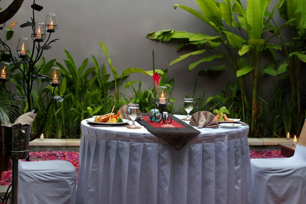 Romantic candlelight dinner package