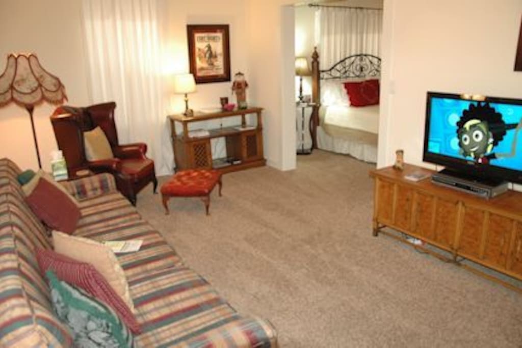 Living room with TV/Dish Network and WiFi.