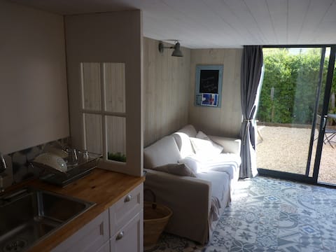 Popular Airbnb listing: Cabin Nestled Between Oaks & Pines on Arcachon Bay in Andernos Les Bains