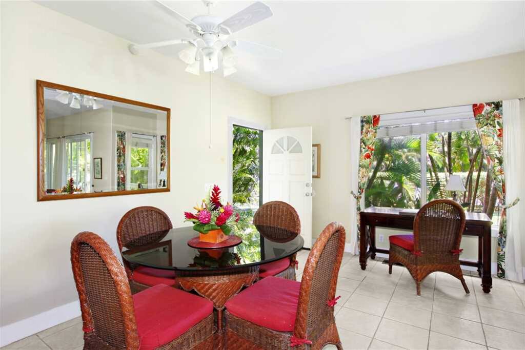 Regency 710 Dining Area