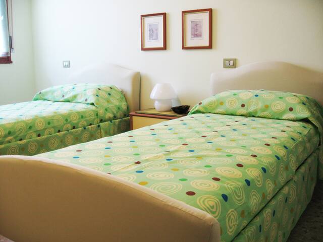 B & B MARCONI