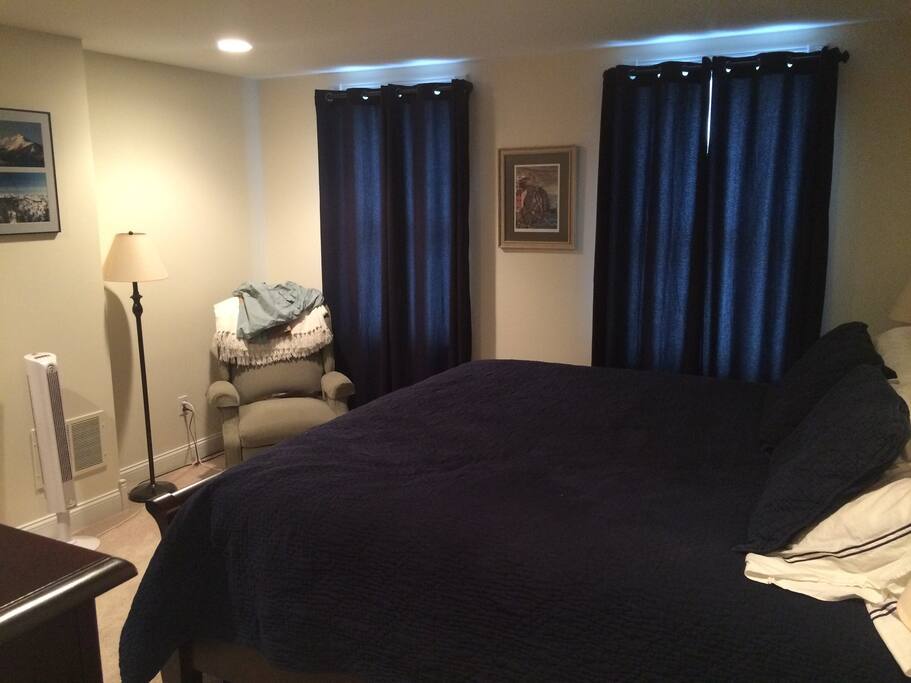 2nd floor king size bed/bedroom