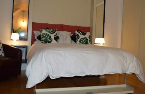 Top Airbnb: 5* Studio in vibrant Queens Quarter in Windsor