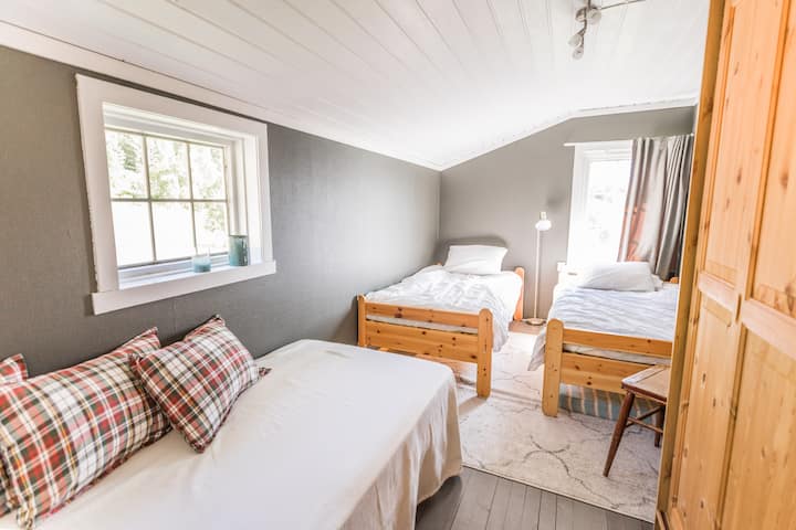 Druhé poschodie, 3 samostatné lôžka, spálňa 4