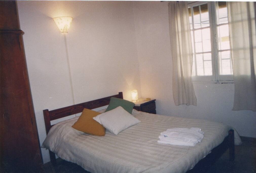 Dormitorio con placard