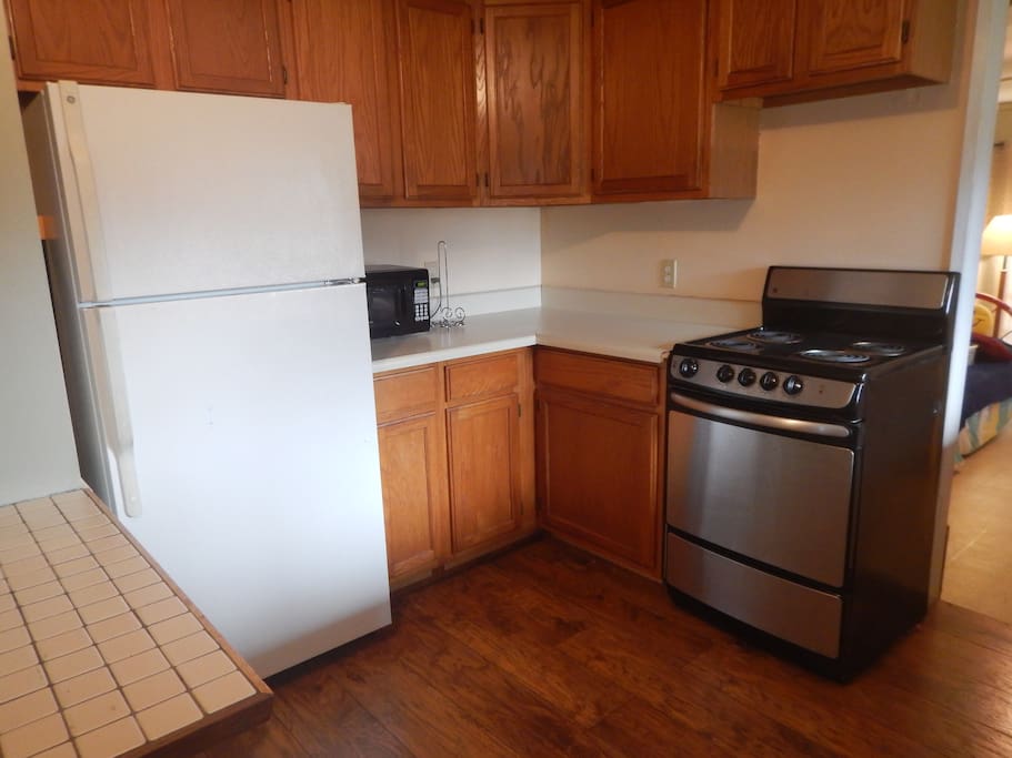 Kitchen (Sink to the right, not in photo)
