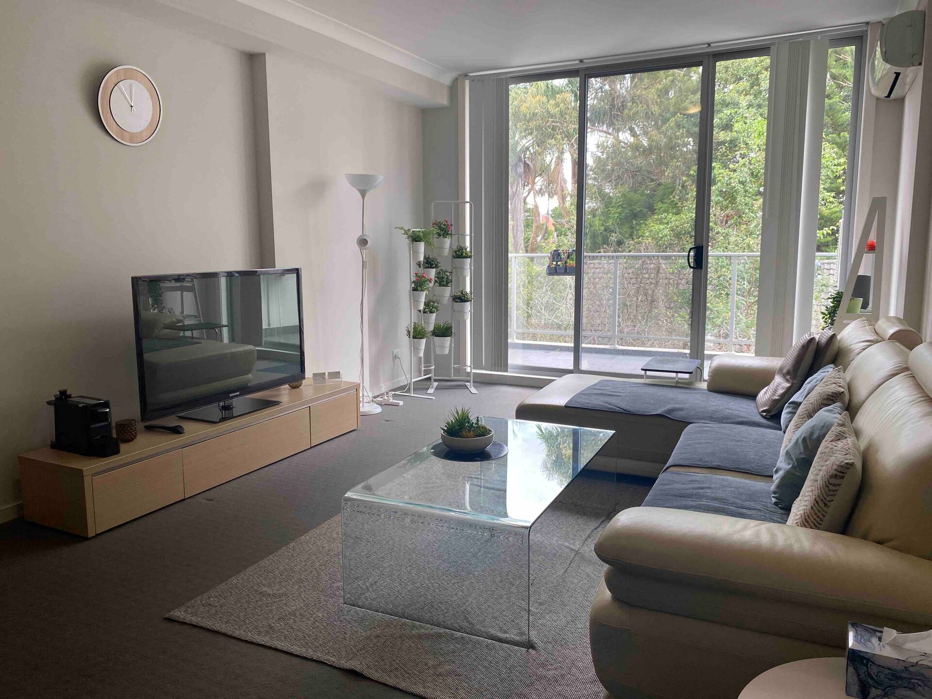 Quiet Getaway in Waitara free parking & WiFi
