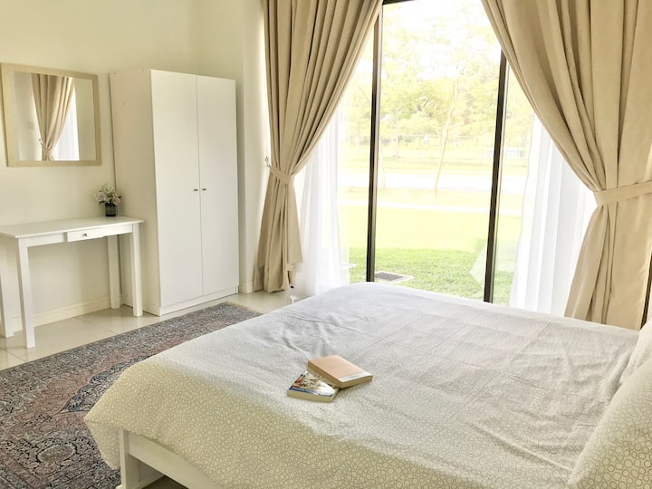 room 4: ground floor, queen bed, aircon, en-suite bathroom