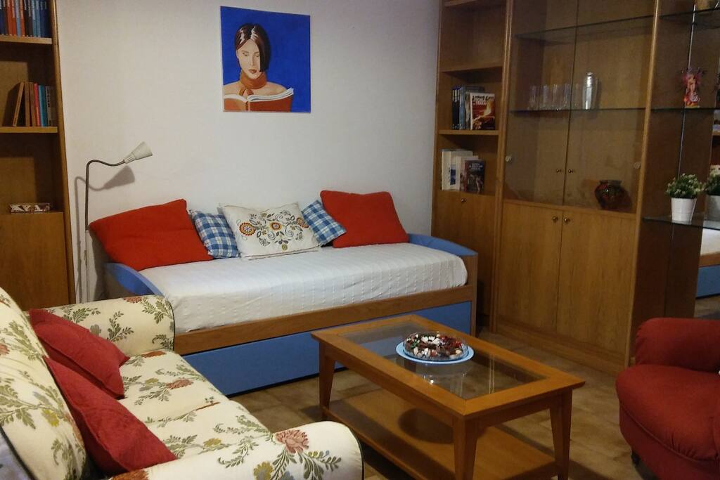 Salotto con divano letto estraibile