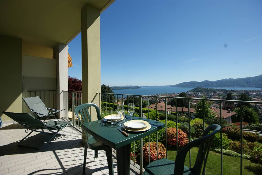 balcone con vista lago