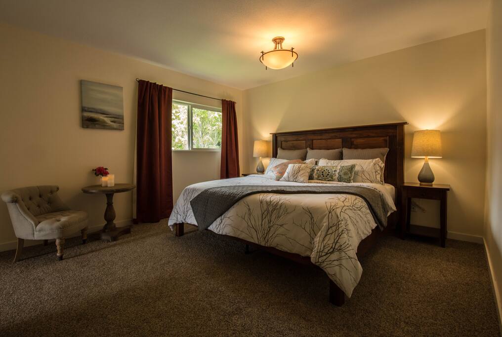 Master bedroom with smart TV/new bed & mattress, new beddings