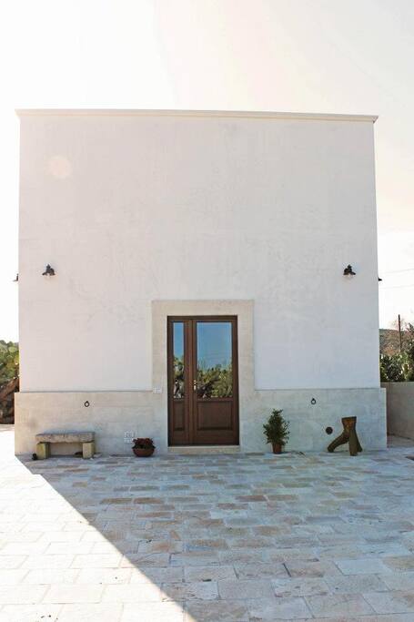 ESTERNO- INGRESSO STANZA ALBA