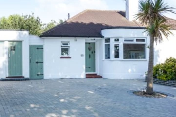 2 Bed Seaside Retreat on the West Sussex Coast