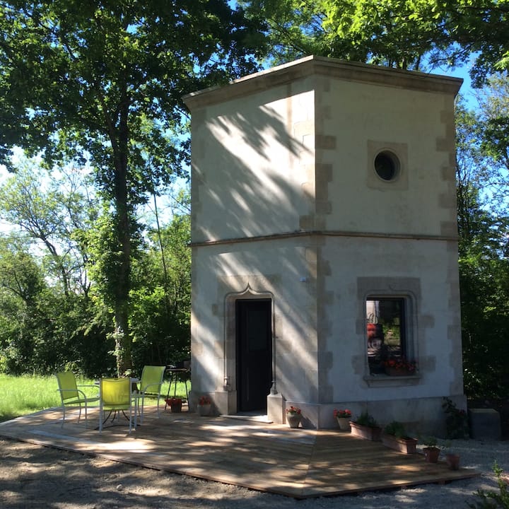 Hexagonal Tower for 2 with pool,  Burgundy