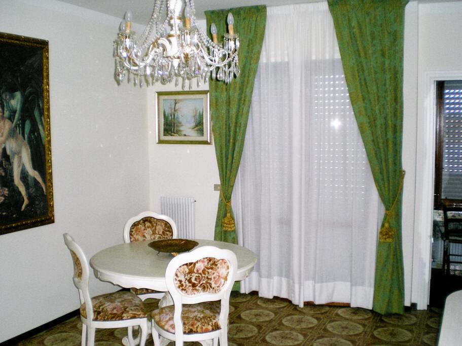 Sala con terrazzino