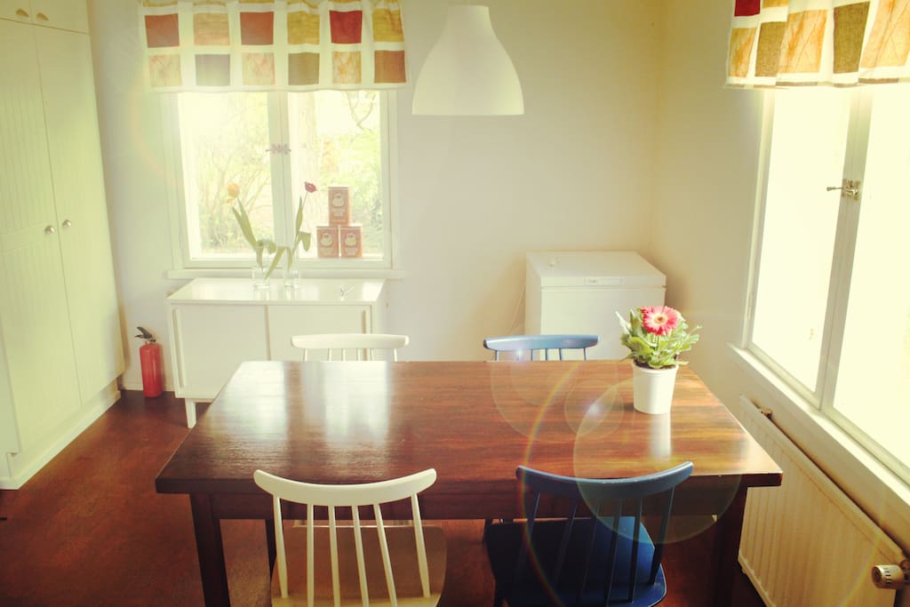 The kitchen table #1. Fix some breakfast and take your time.