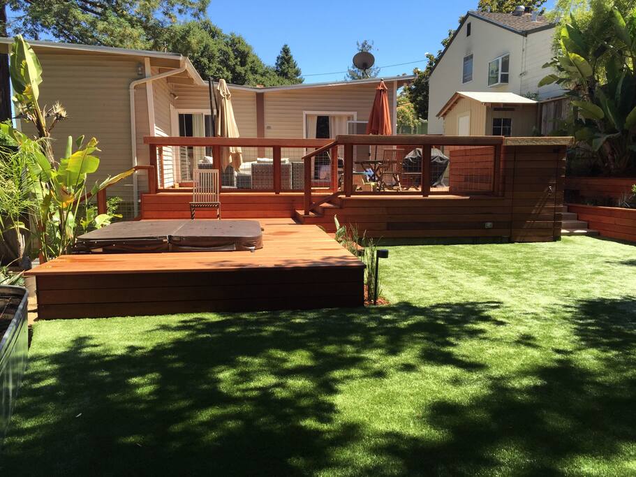 Hot tub available for use with agreement to follow proper maintenance rules. If guests don't plan to use hot tub will remain locked during a guests stay.