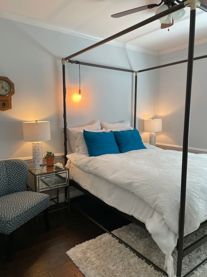 მეორე სტუმრების ოთახში, ასევე, არის მეხსიერების ქაფის ახალი საწოლი