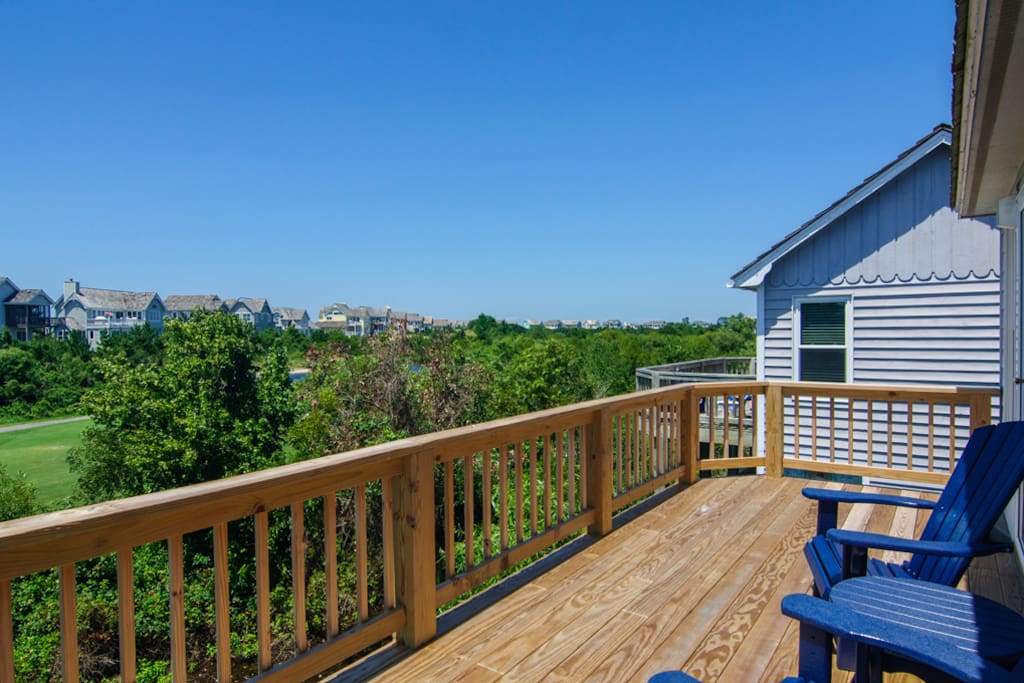 L46: Sandy Tee | Top Level Deck