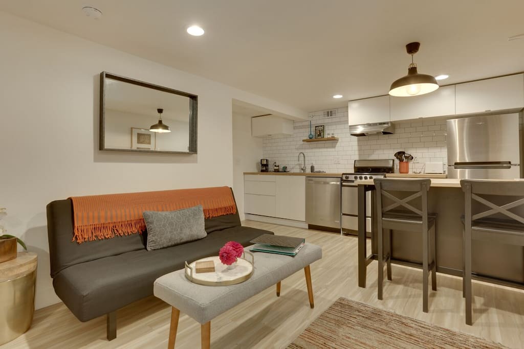 Simple, cozy, and well-appointed living/dining space.