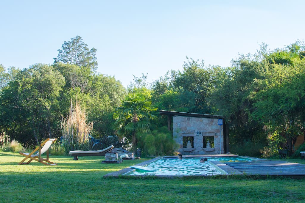 Vista a Piscina y amplio Parque