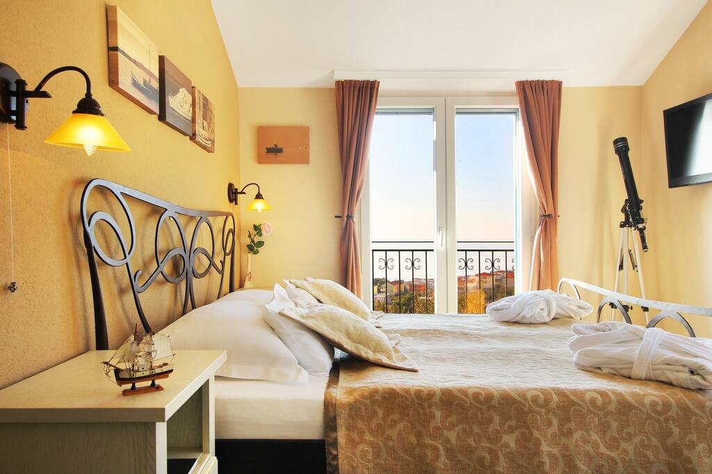 Triple bedroom