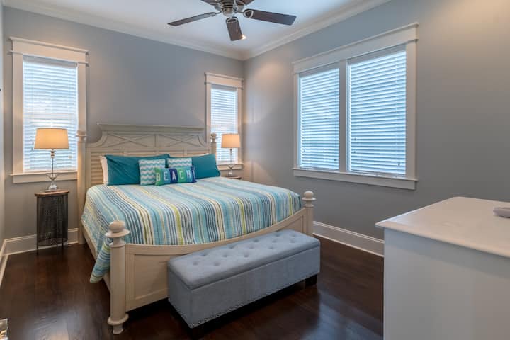 2nd floor king bedroom