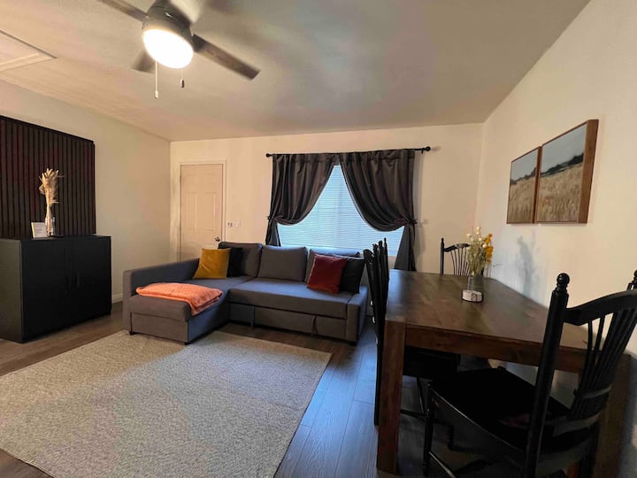 Southern Sun- Guest House- King Bed & Sofa Bed - Simi Valley, CA