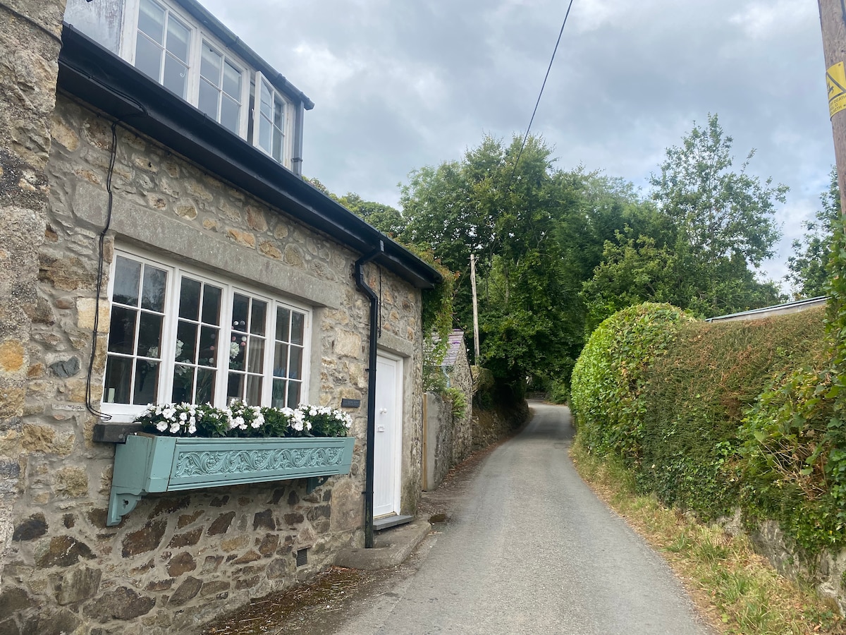 Llwyn Onn A Gem in Llanbedrog Beach, Abersoch Cottages for Rent in