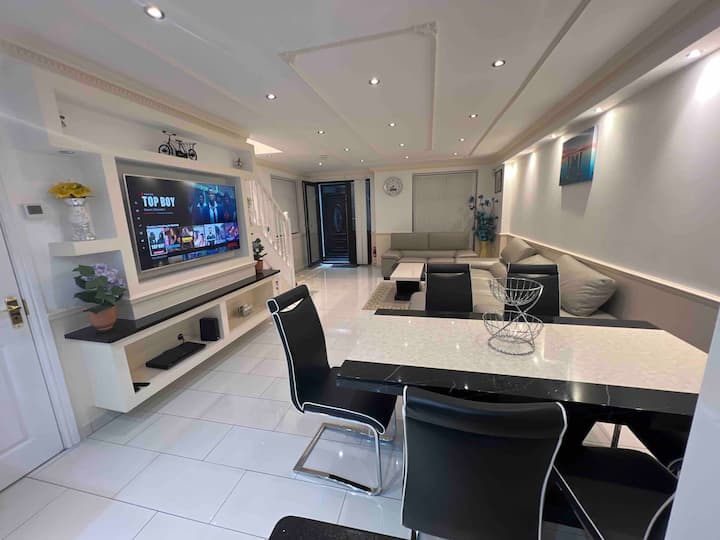 4 Bedroom House In Rainham - Romford