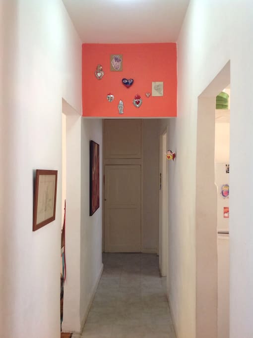 Lo primero que verás al entrar, el pasillo.
