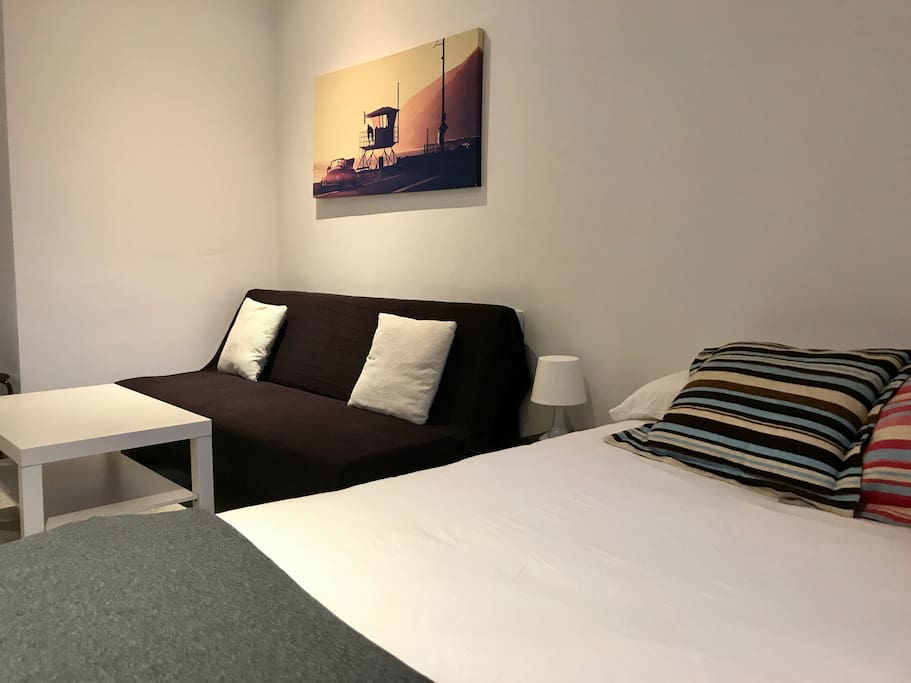 Confortable double room with sofa bed. FAST WIFI & Heating